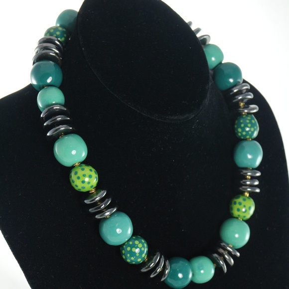 KAZURI Khadija 'Apple' 18 in Hand-Made Necklace - Picture 2 of 5